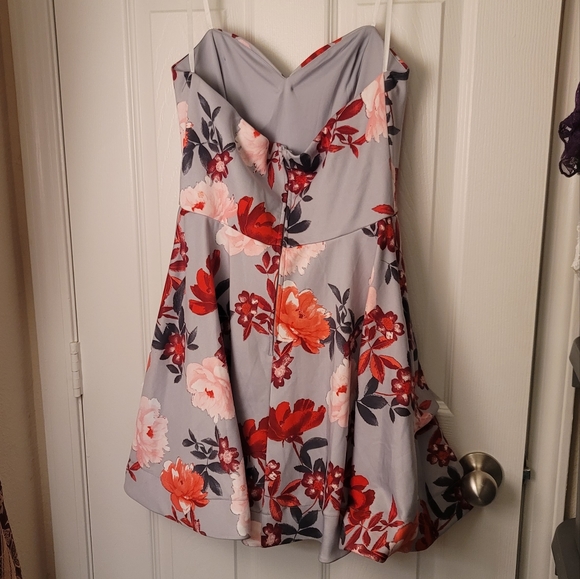 🎀HOST PICK🎀 B. Darlin Strapless Mini Dress Size 11/12 Color Gray Pinks & Reds - Picture 3 of 11